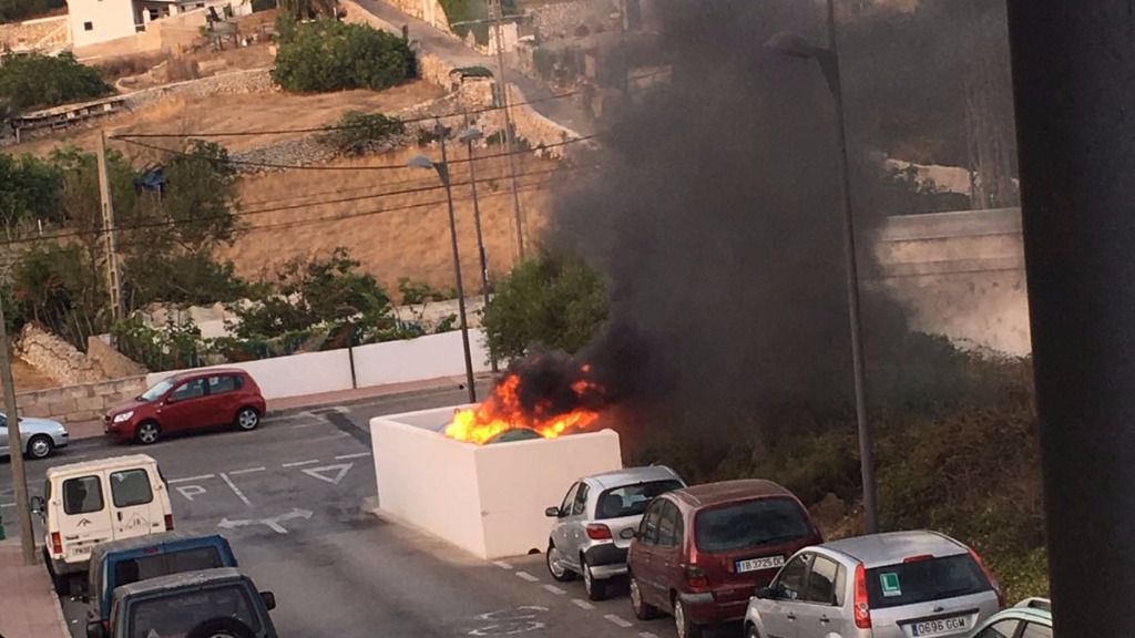 quema de contenedor en Alaior