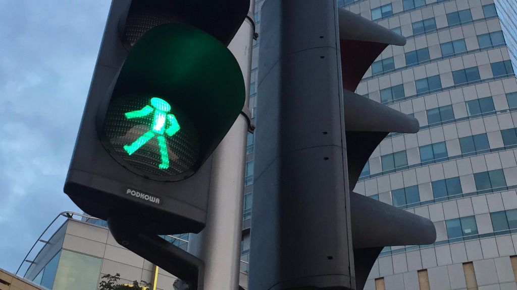 Los semáforos son más grandes que los españoles.