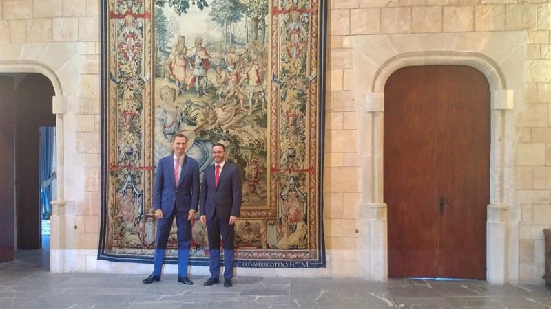 El alcalde de Palma con el Rey en el Palacio de la Almudaina