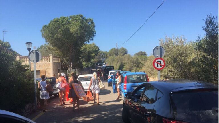 La zona se colapsa cada verano