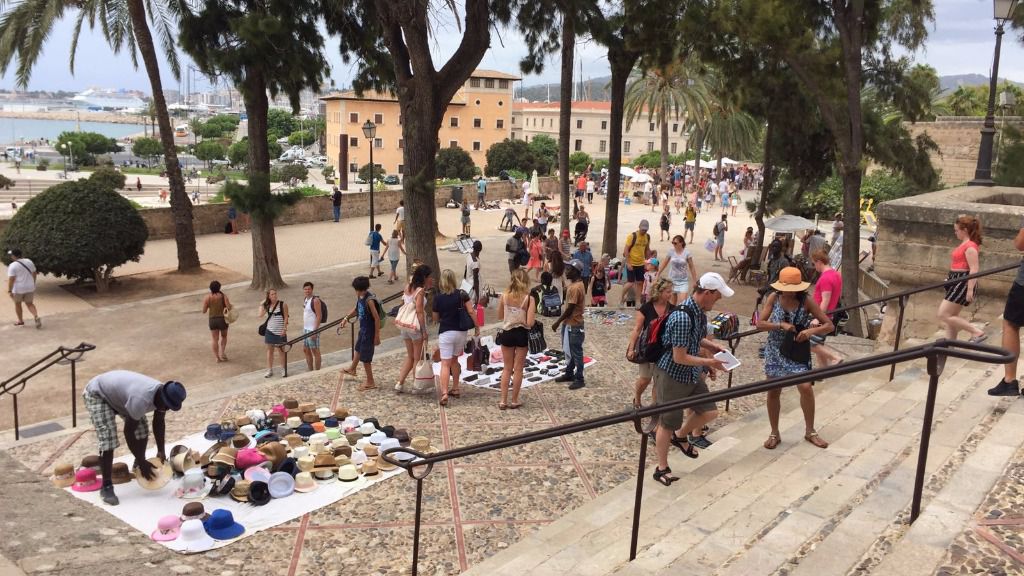 Acceso a la escalinata de la Seu
