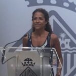 Se estrena como alcaldesa en funciones con el debate del verano