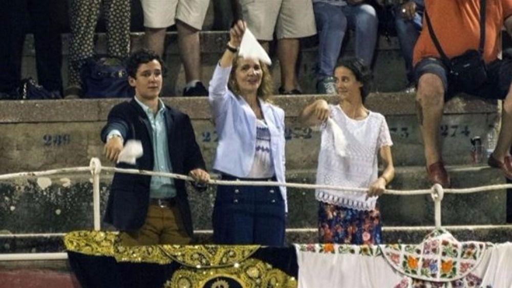 Polémica por la entrada de la hija de la Infanta Elena en la última corrida de Palma