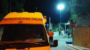 Los efectivos de Protecci&oacute;n Civil de Calvi&agrave; en el lugar d&oacute;nde se produjeron los hechos