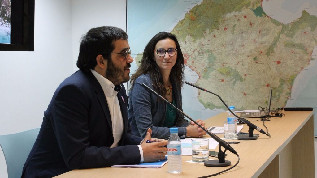 Vicenç Vidal y la directora general de Espacios Naturales y Biodiversidad
