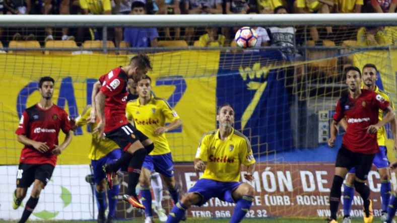 Un punto de vuelta a casa para olvidar el desastre del Reus