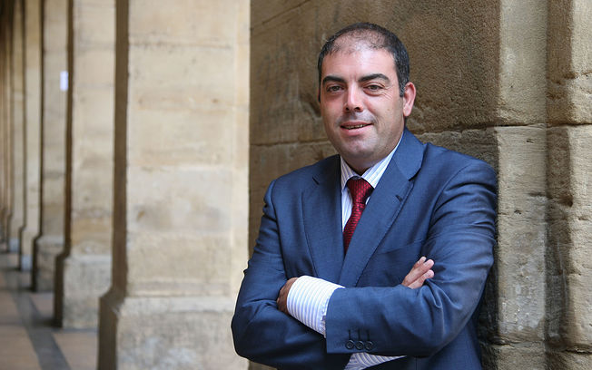 Lorenzo Amor denuncia que "incumpla sistemáticamente" la Ley de Morosidad