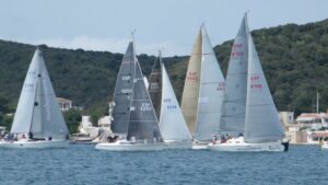regata volta menorca a dos club maritimo mahon