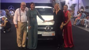 Los m&aacute;ximos representantes de Autovidal junto al nuevo Mercedes GLC Coup&eacute;