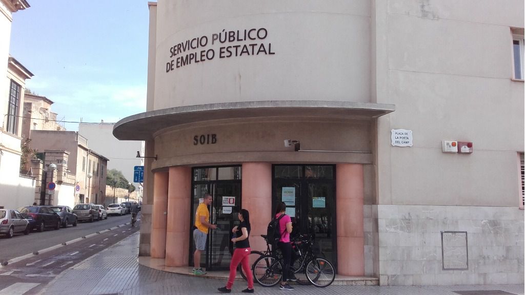 El número de parados ha bajado un 15,2 % en un año