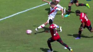 Momento en el que el exmallorquinista Alex Moreno da la victoria al Rayo Vallecano