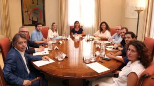 Francina Armengol con los portavoces de los grupos parlamentarios