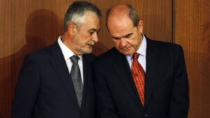 Chaves y gri&ntilde;an