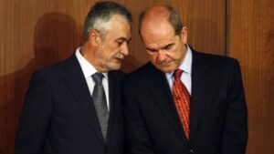 Chaves y gri&ntilde;an