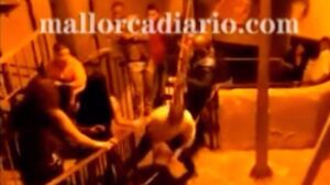 En una reyerta ocurrida en la Navidad de 2015 en unas escaleras de la avenida