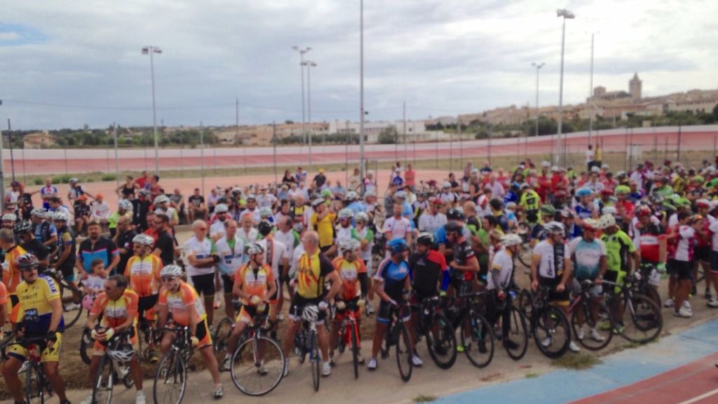 Momento del minuto de silencio en Sa Voltadora