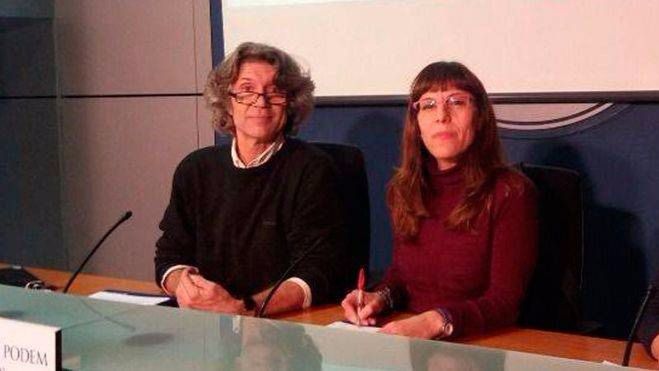 Bachiller junto a Laura Camargo