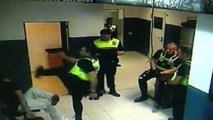 El arrestado denunci&oacute; malos tratos mientras se encontraba en los calabozos