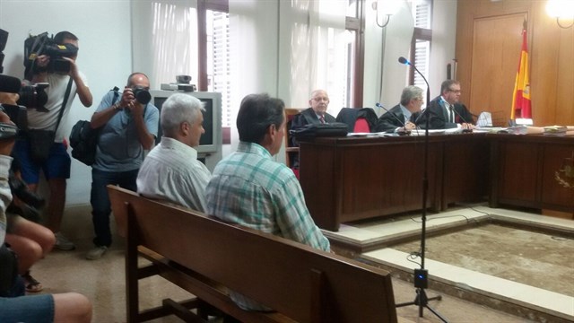 Imagen de Isern y el electricista durante el juicio