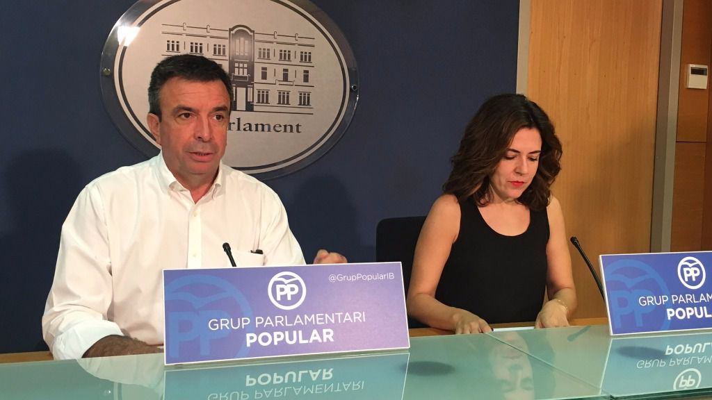 Miquel Vidal junto a Sandra Fernández