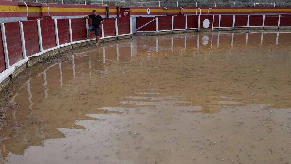 Los niveles de las calles adyacentes provocan la filtración del agua