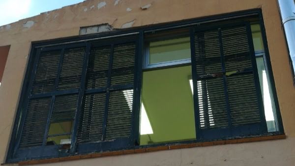 Hace unos días cayó una persiana al suelo