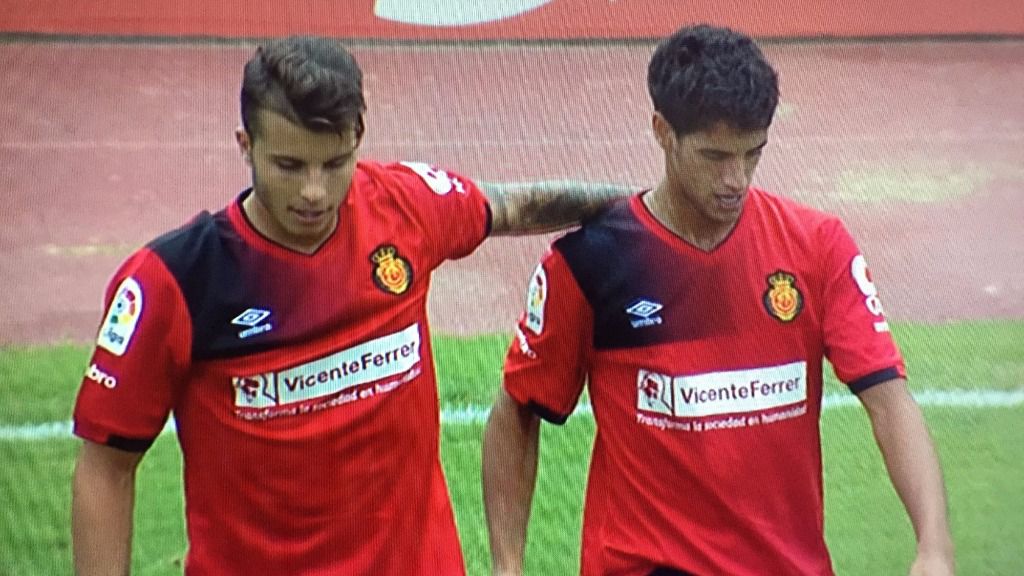 Salomao es felicitado tras su golazo