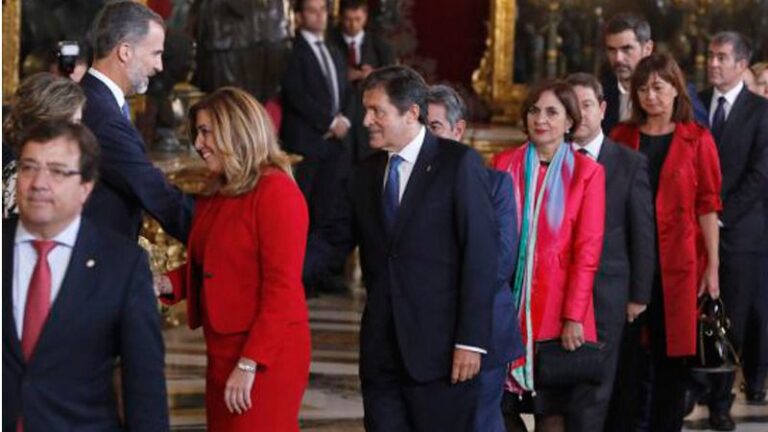 El presidente asturiano y metros más atrás, la presidenta balear