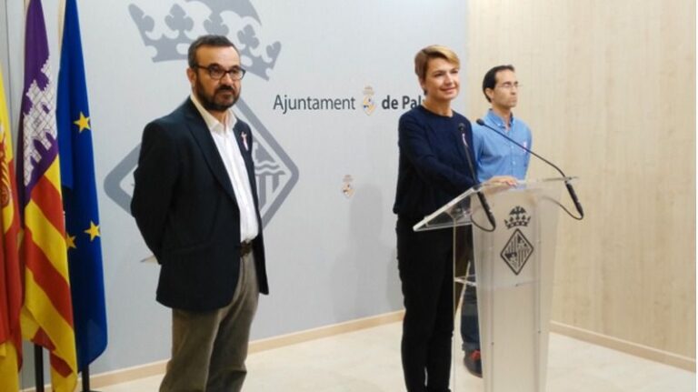 Duran, flanqueada por Aguiló y Sánchez