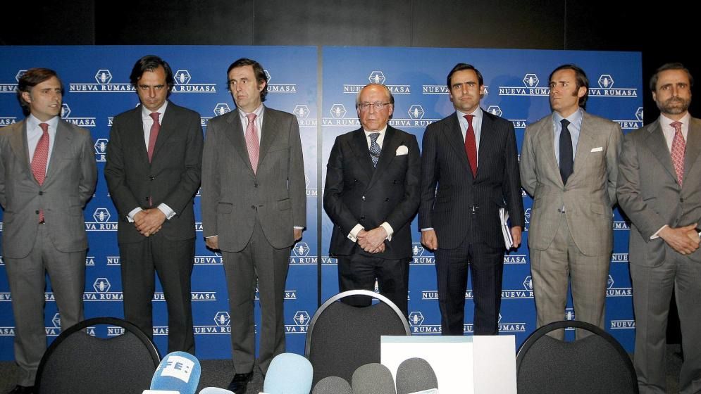 El ya fallecido José María Ruiz-Mateos con sus seis hijos varones