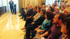 Numerosos pol&iacute;ticos en primera fila