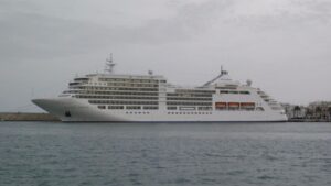 crucero barco puerto vila