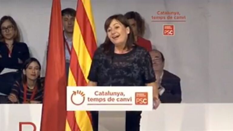 La presidenta de Balears ha sido ovacionada durante el acto