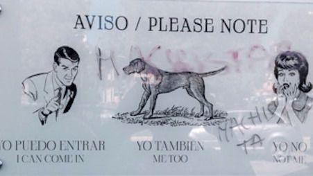 Los psicólogos denuncian que el cartel sigue colgado en la puerta