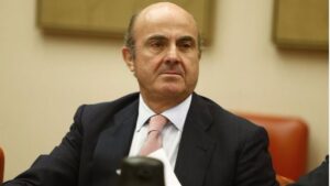 El ministro recuerda que el Estado controla el 65% de ambas