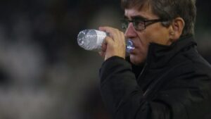 Fernando V&aacute;zquez respirar&aacute; tranquilo una semana