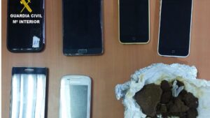 Diversos objetos sustra&iacute;dos y hach&iacute;s