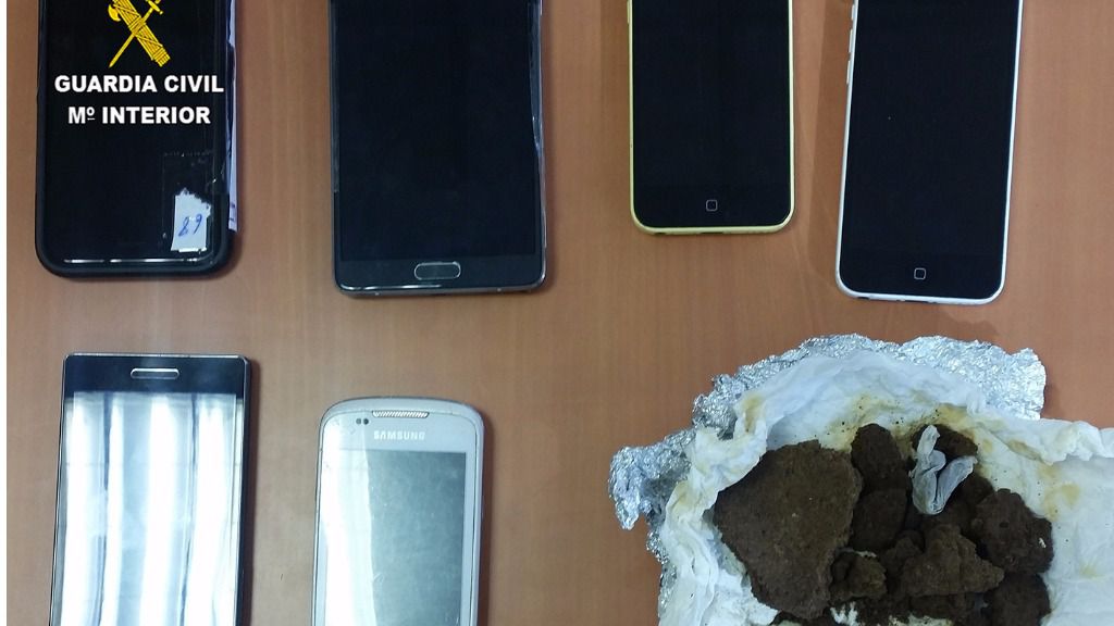 Diversos objetos sustraídos y hachís