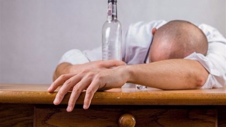 El alcohol está considerado una droga blanda