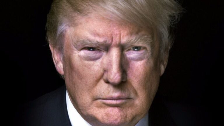 El magnate venció a Clinton y ésta reconoce que lo está pasando mal