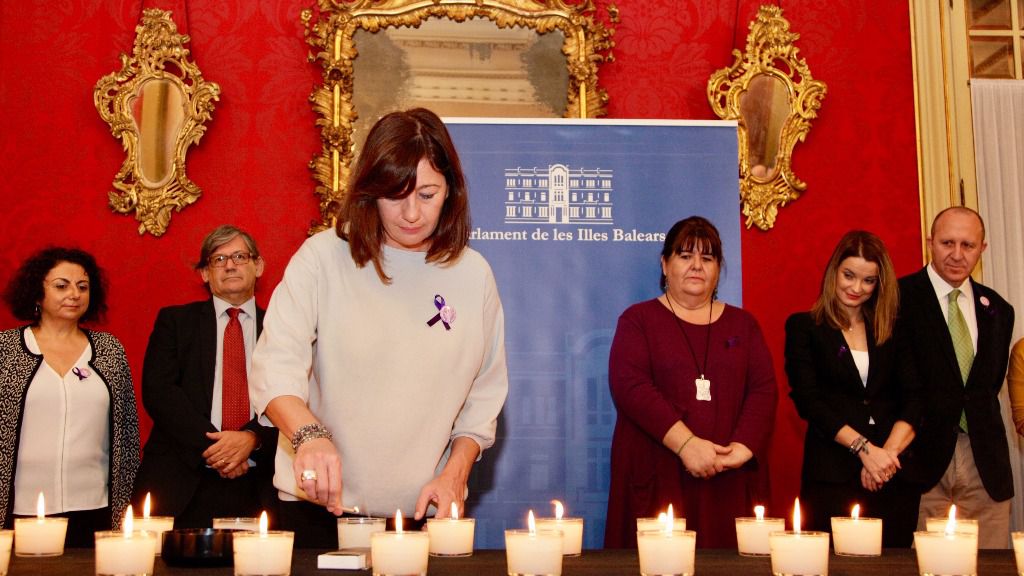 Armengol ha participado en un recuerdo a las víctimas de la violencia de género.