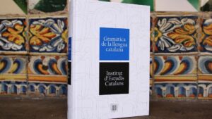 Gram&agrave;tica de la llengua catalana Institut d&rsquo;Estudis Catalans IEC)