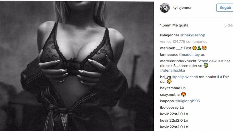 Kylie Jenner se muestra sexy en su cuenta de twitter