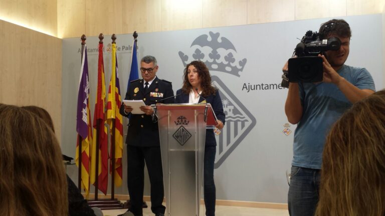 Josep Palouzié, jefe de la Policia, y Angèlica Pastor, regidora de Seguretat Ciutadana.