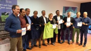 Los tres consellers con el president de la Federaci&oacute; Balear de Muntanya y Escalada y representantes de clubes