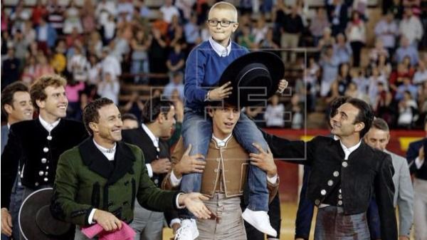 Imagen de Adrián, el niño de ocho años con cáncer y que sueña con ser torero