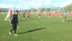 Javier Olaizola sustituye a Fernando V&aacute;zquez al frente del Mallorca