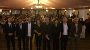 Los l&iacute;deres del partido ante sus invitados