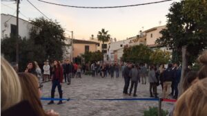 Los s&aacute;bados por la tarde, el barrio es un hervidero de gente