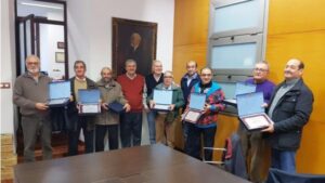 Los homenajeados junto a miembros de la junta directiva del Ferrocarril de S&oacute;ller